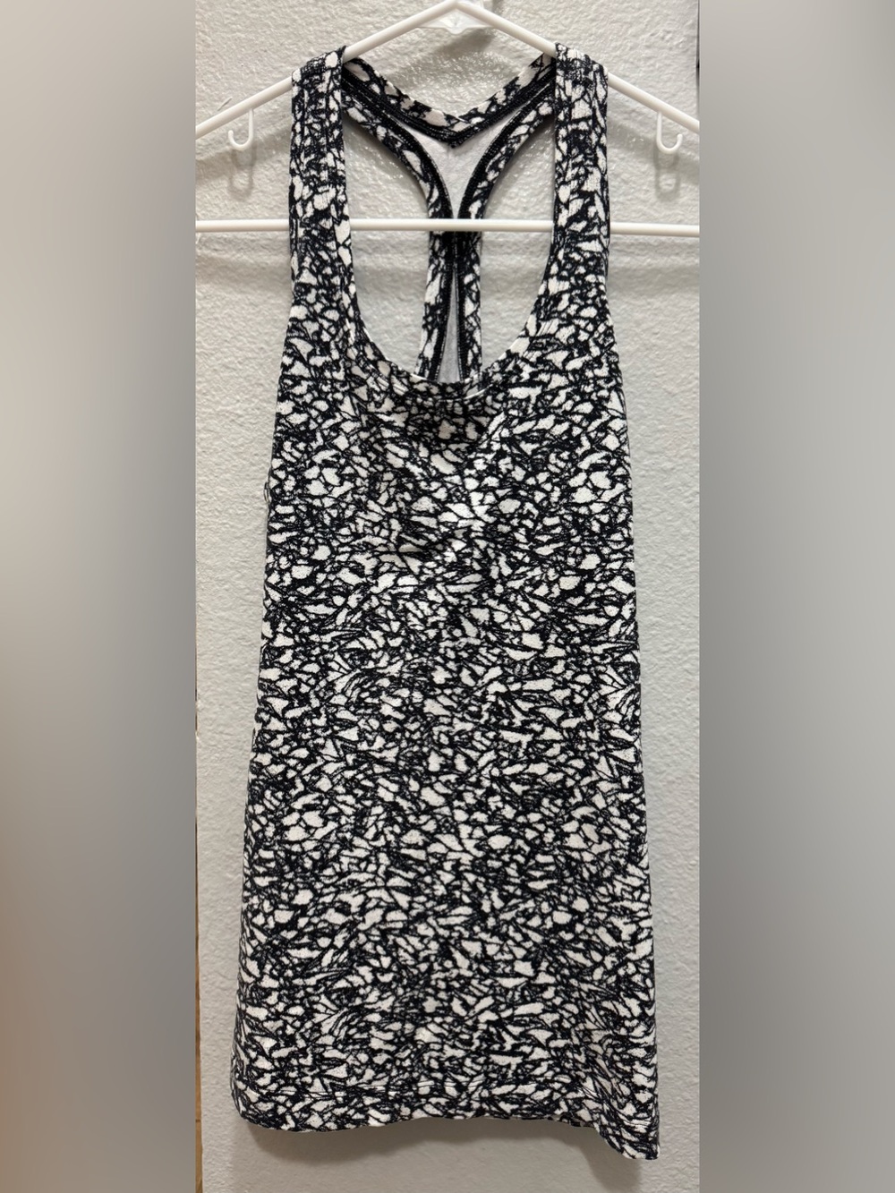 Lululemon Black and White Abstract Print Tank Top Size M